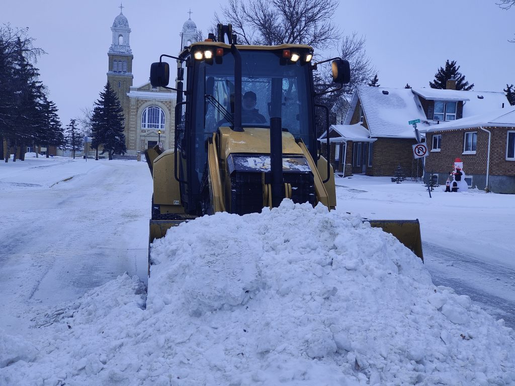 IMG20241127091304-1-1024x768 Déneigement à Gravelbourg : un effort collectif après chaque tempête